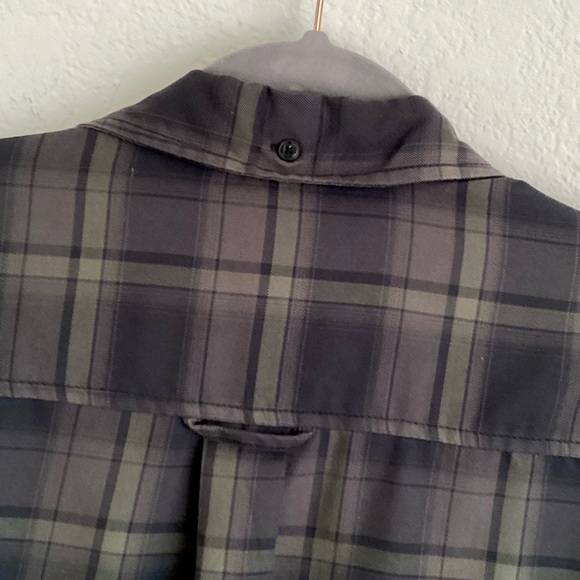 \Hurley\ Men’s Nike Dri-Fit Button Down - Picture 14 of 16